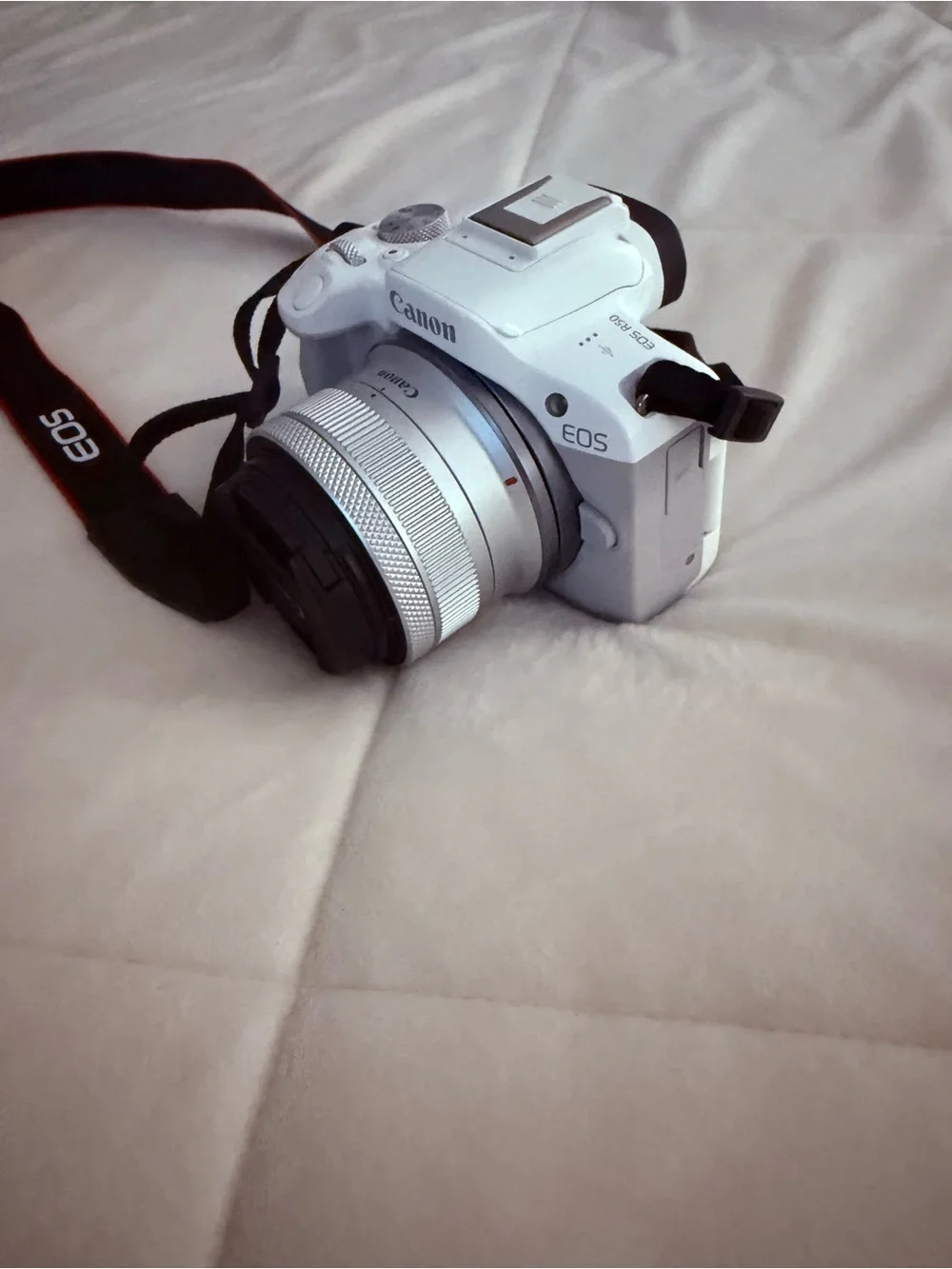 Canon EOS R50 White Mirrorless Camera + RF-S 18-45mm Lens | Like New